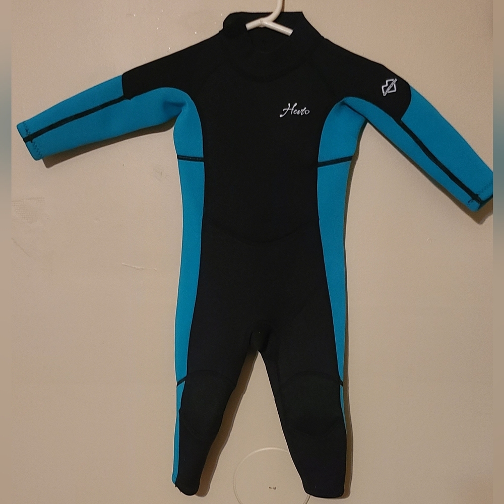 Hevto Kids Swim Rashguard Wetsuit - Black and Blue Size 2